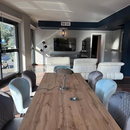 Elegant Office With A View Appartement *