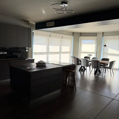 Elegant Office With A View Апартаменты Вальмадрера