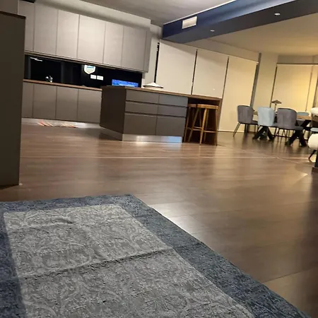 Апартаменты Elegant Office With A View Вальмадрера