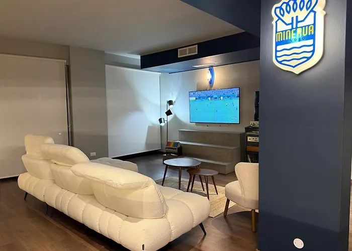 아파트 Elegant Office With A View 발마드레라